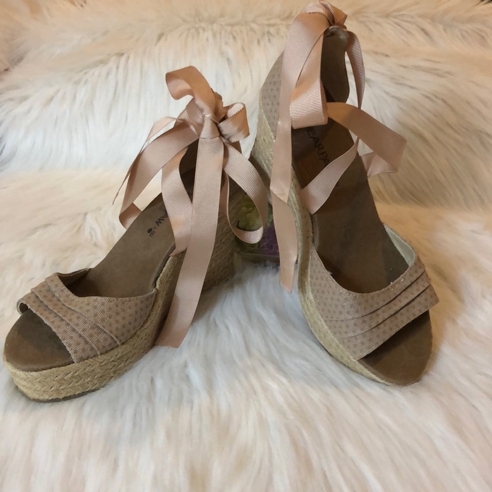 Bearpaw Nude wedges